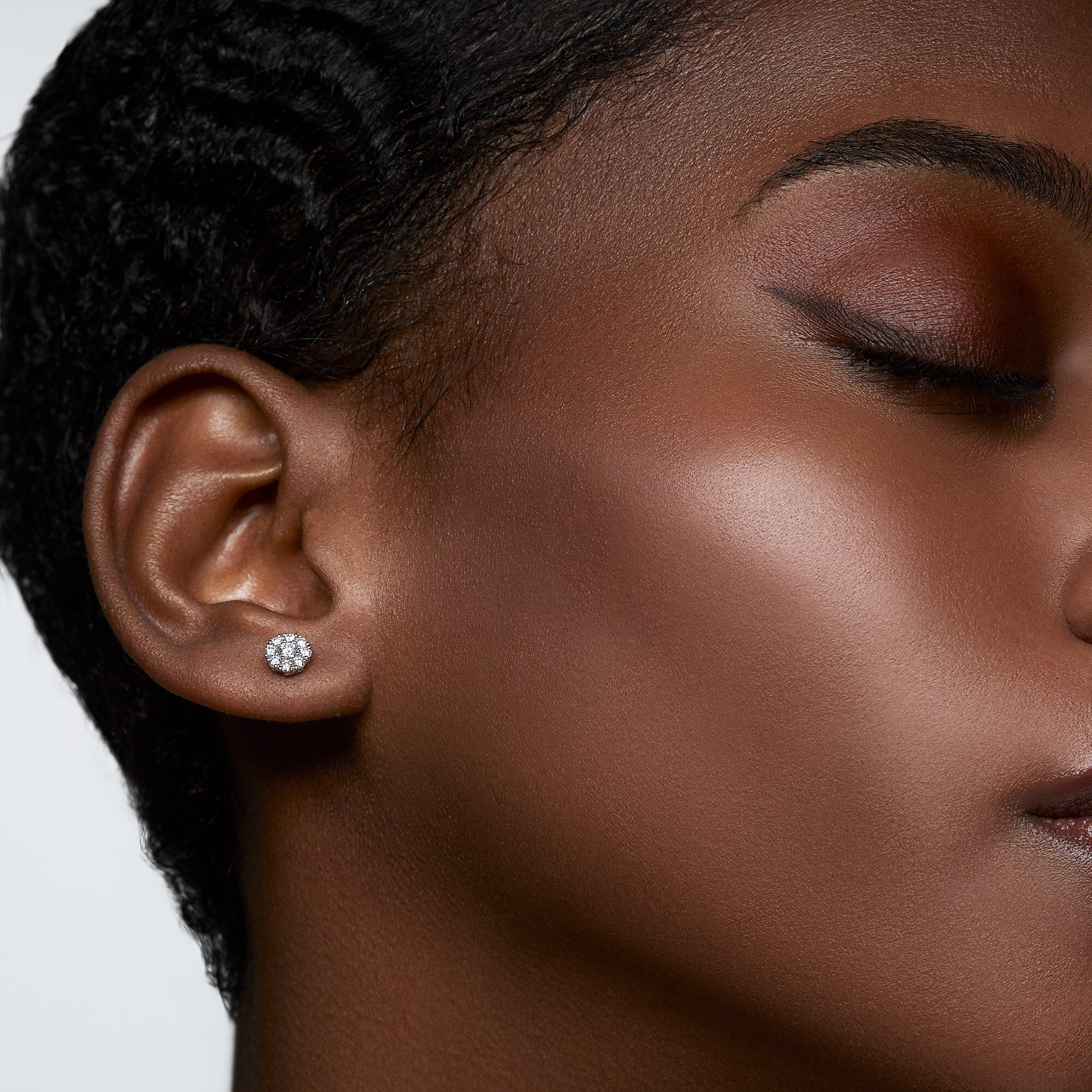 Round cluster hotsell diamond earrings